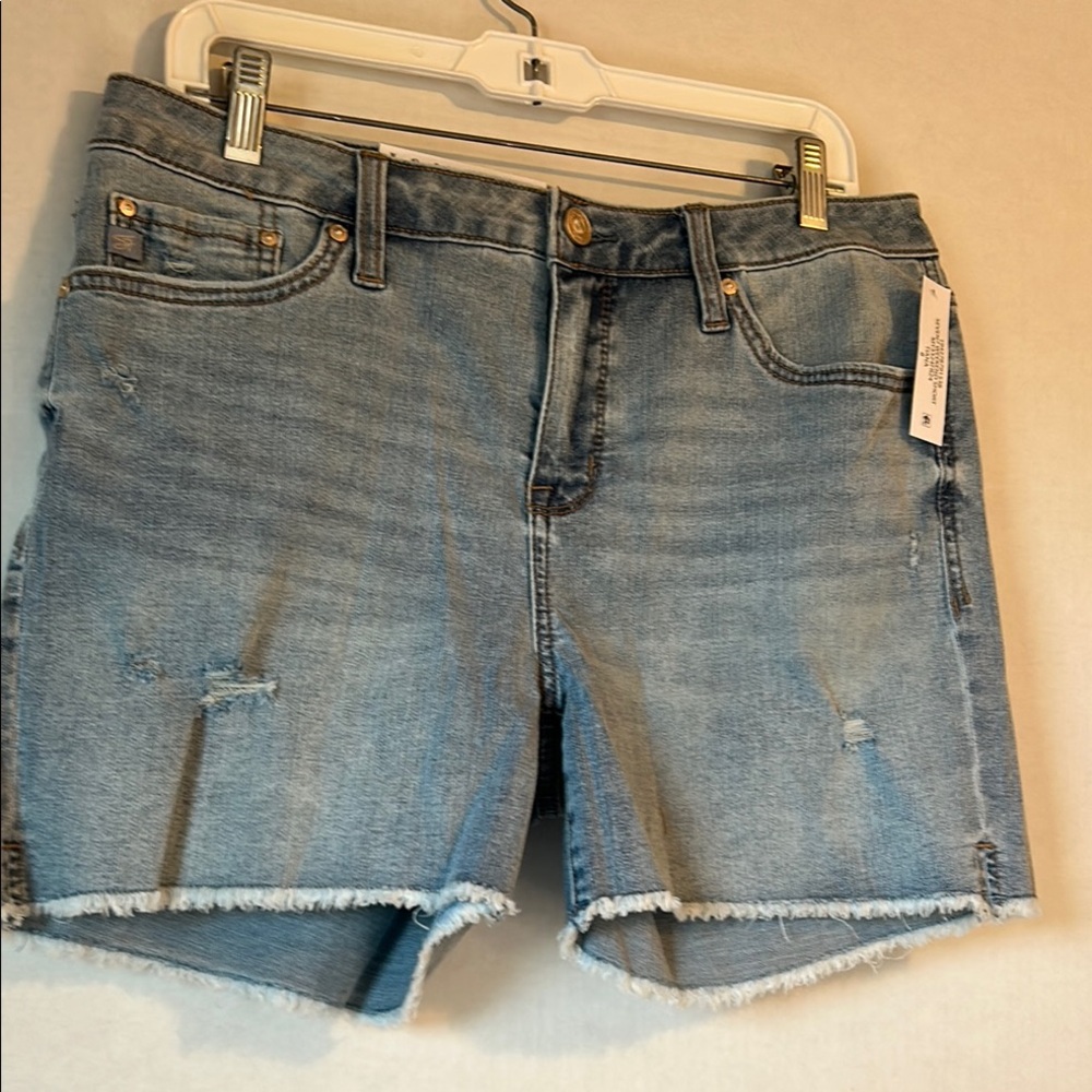 NWT Seven7 Mid Rise Light Wash Distressed Frayed Hem Weekend Short Sz 8